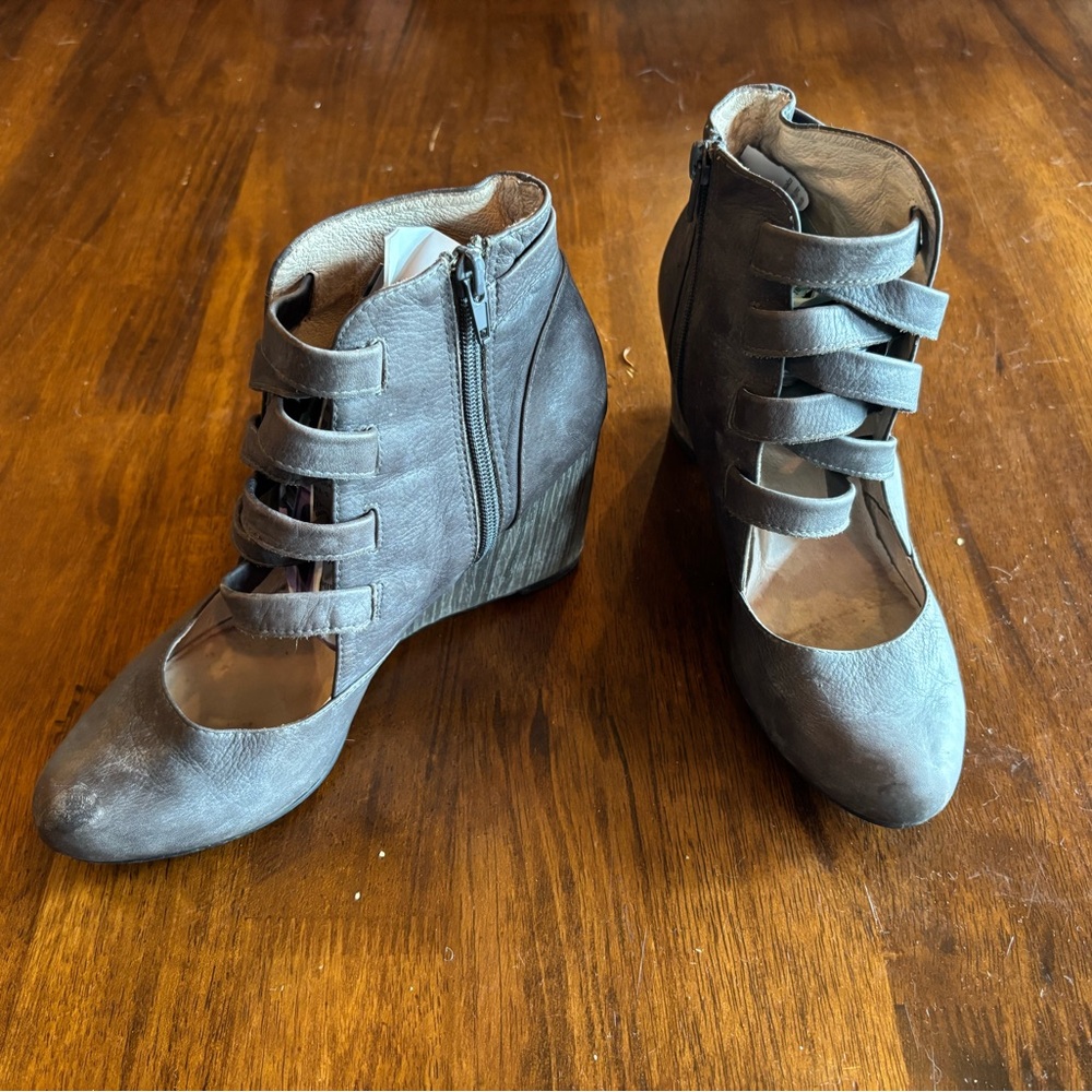 All Black Brand Leather Stylish Gray Wedge Ankle Boots